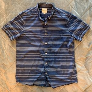 American Eagle Casual short sleeve button up shirt